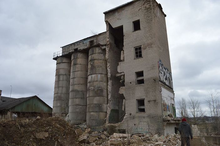 Fabbrica dismessa nella periferia nord di Rēzekne, situata accanto al supermercato Maxima (Bernardo Bertenasco)