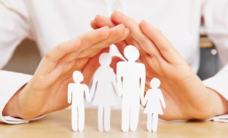 Famiglia protetta mani