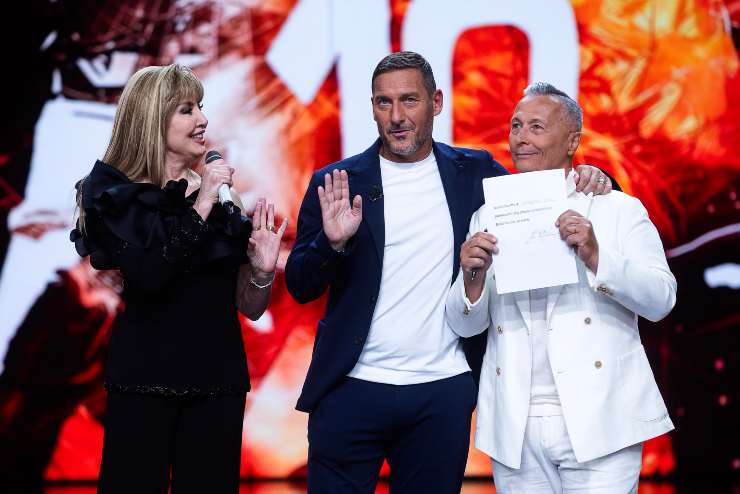 Francesco Totti e Milly Carlucci negli studi di Sognando Ballando con le stelle