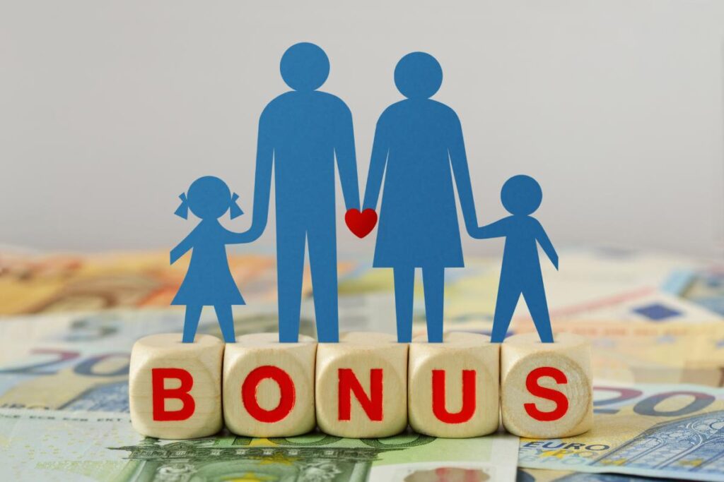 famiglia stilizzata con cuoricino e scritta bonus