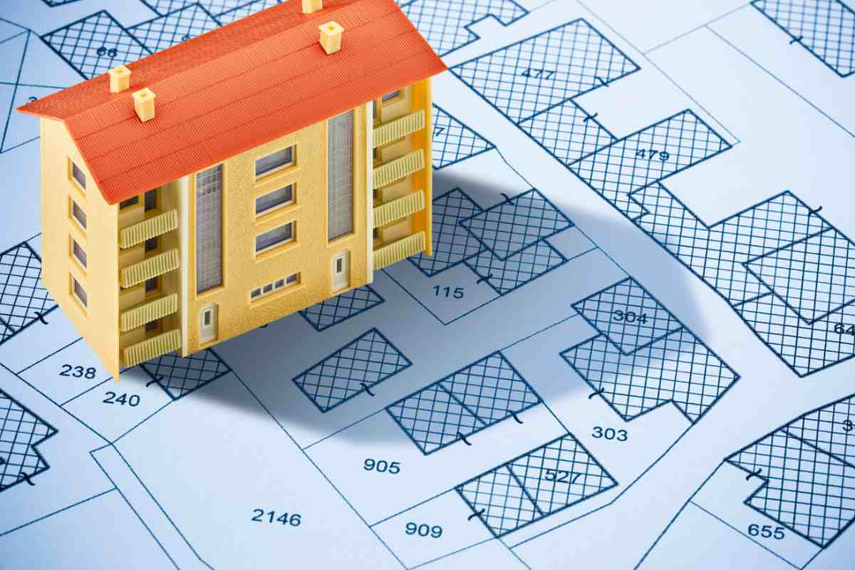 casa in miniatura e planimetria