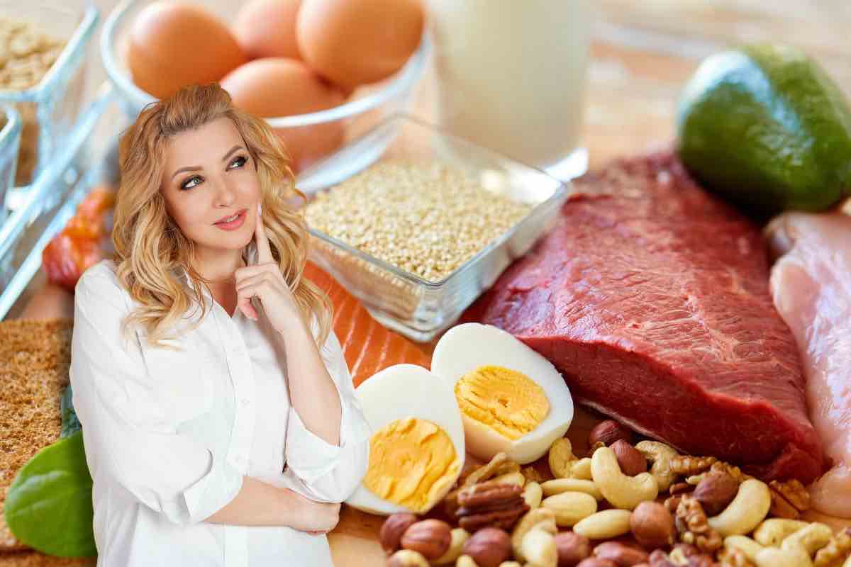 donna pensa al cibo