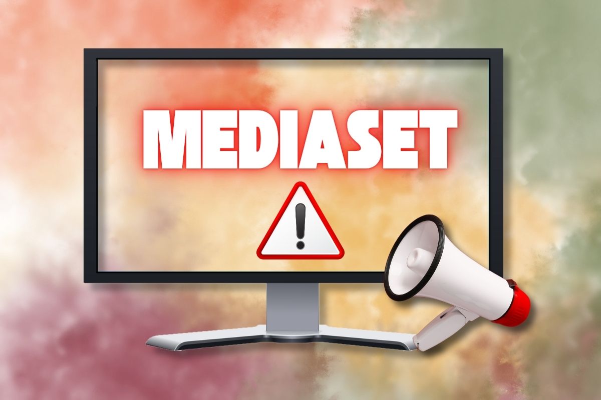 Televisione con scritta Mediaset, simbolo attenzione e megafono