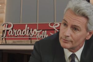 logo il paradiso delle signore e personaggio Umberto