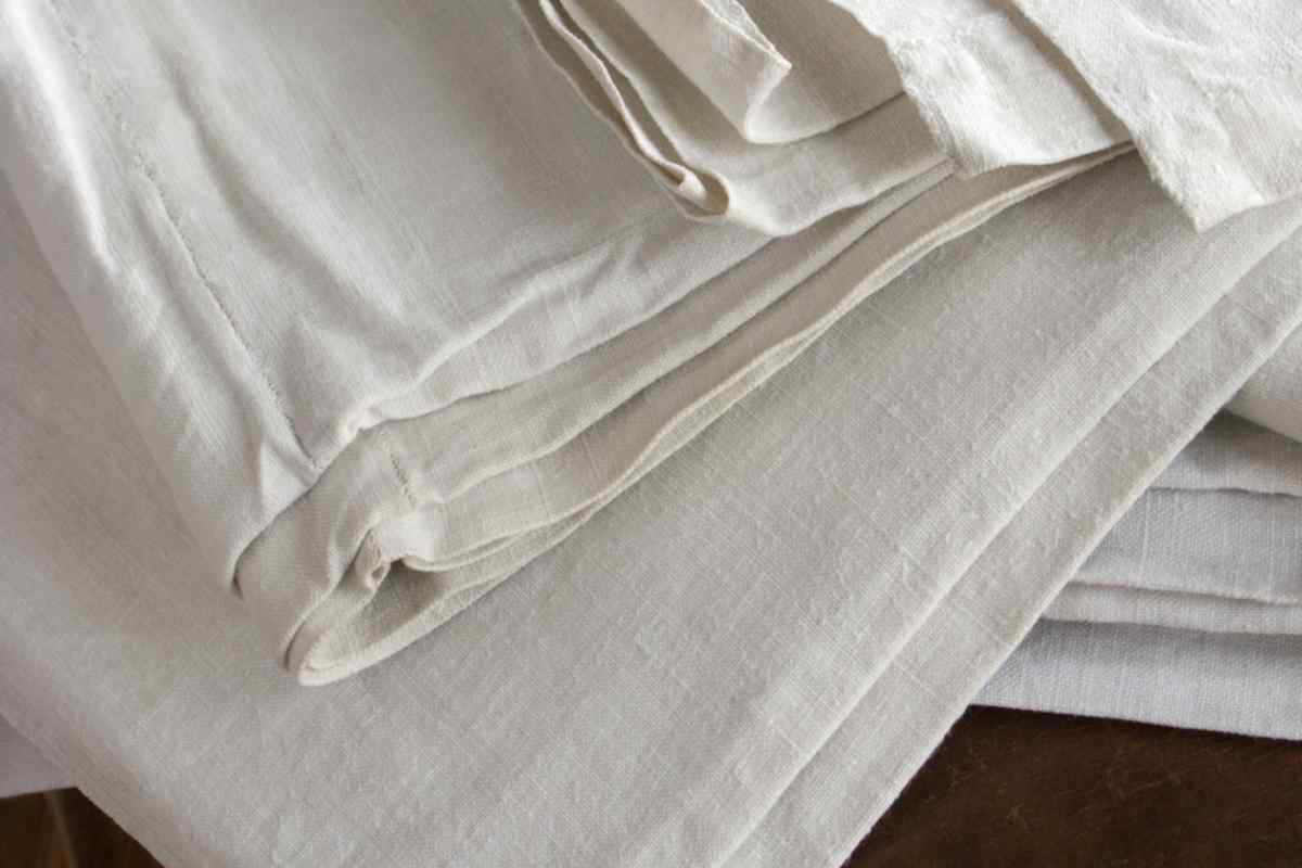 Lenzuola piegate in lino
