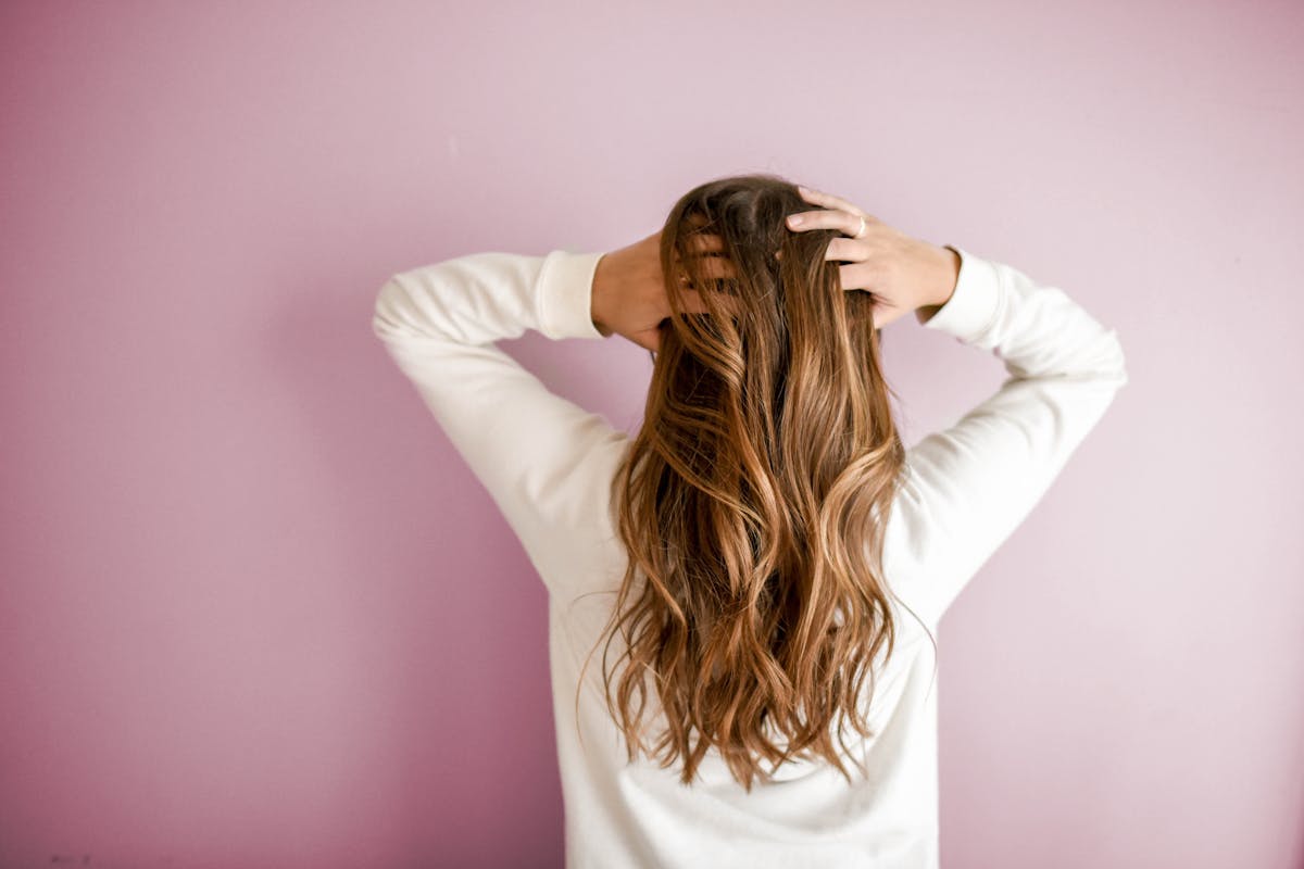 capelli lunghi di spalle