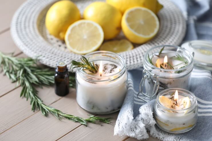limoni, rosmarino, candele